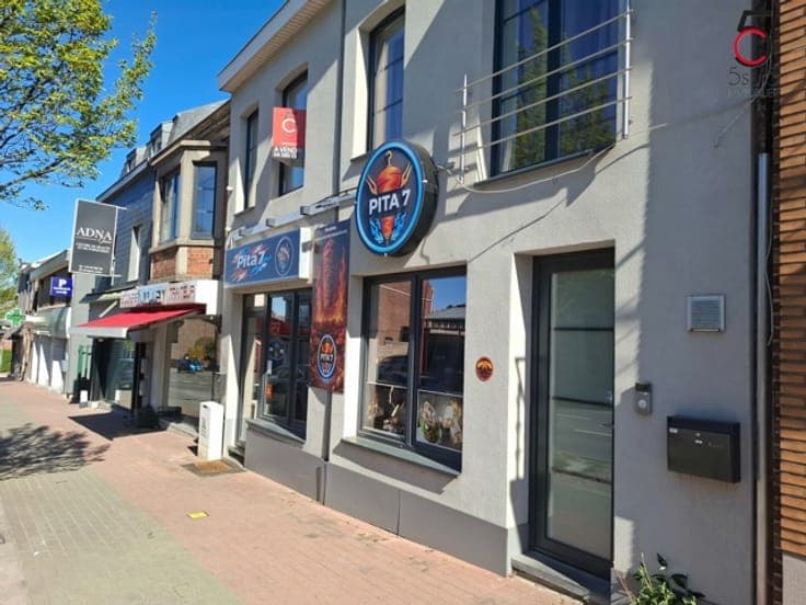 BEYNE-HEUSAY – Mixed-use building with shop and apartment