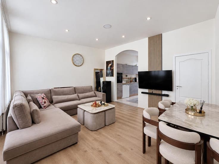 3 BEDROOMS – COMMERCIAL SPACE – GREAT OPPORTUNITY!