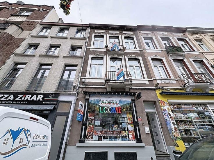 3 BEDROOMS – COMMERCIAL SPACE – GREAT OPPORTUNITY!