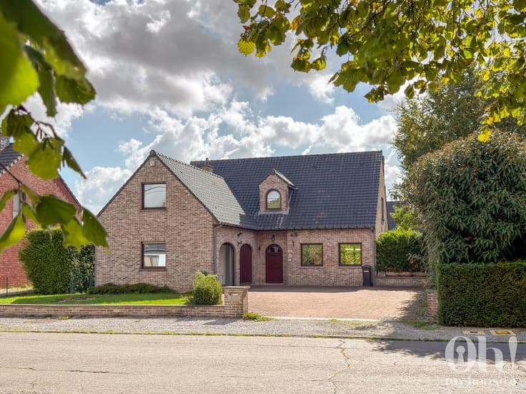 Sale - House Mettet - 385,000 €