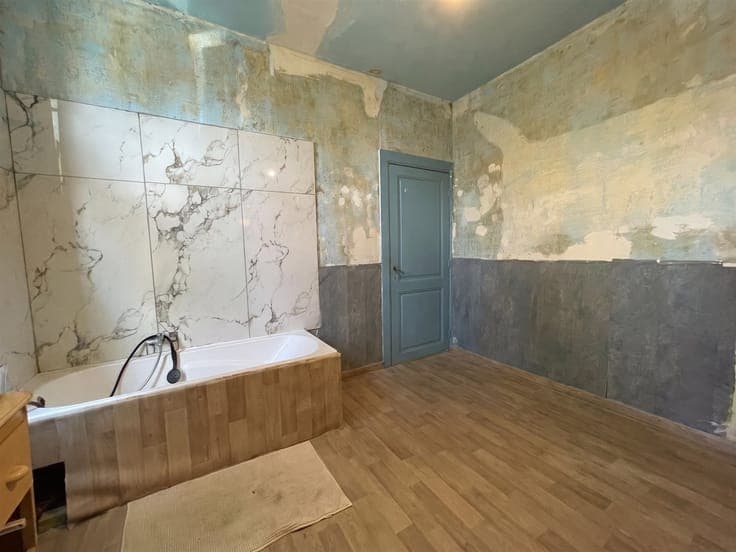 Large 3-bedroom single-family home with a backyard in Longdo