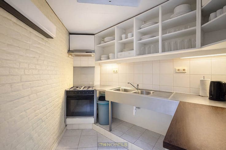Te koop, herenwoning met 4 slaapkamers in het centrum van...