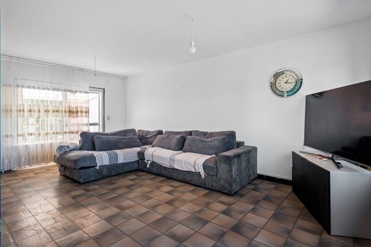 Bel-etagewoning met garage en tuin