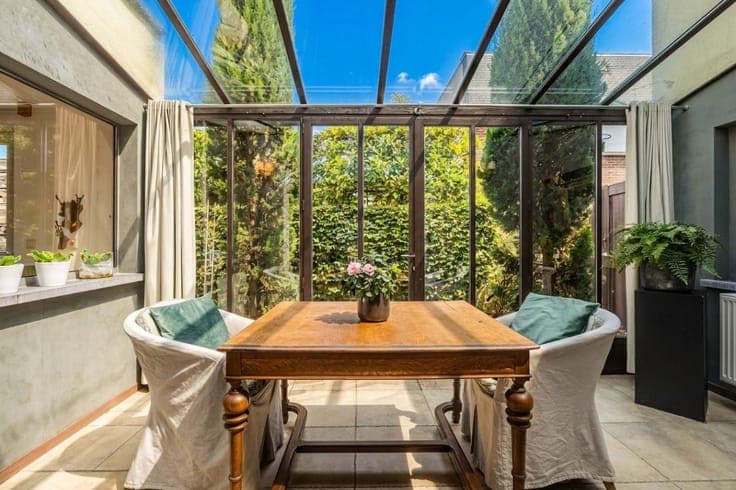 Spacious family home (285m2) with 5 bedrooms in Dendereleeuw