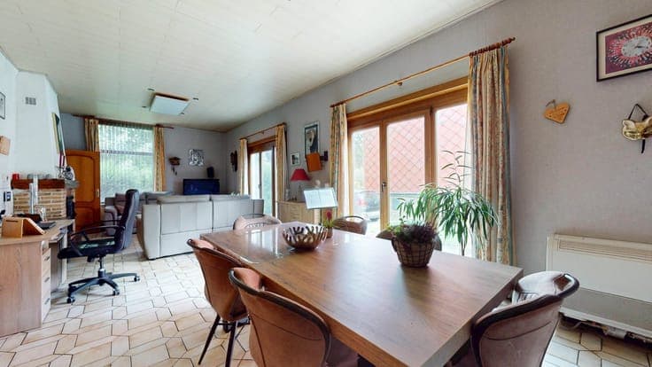 Belle maison 4 façades, 2 chambres, garage de stockage et ja