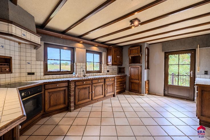 6-bedroom detached house in downtown Habay