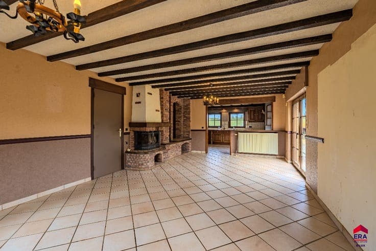 6-bedroom detached house in downtown Habay