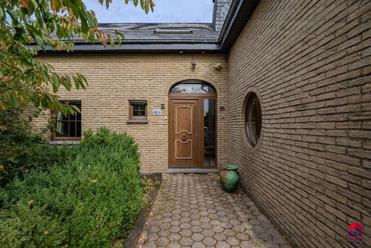 6-bedroom detached house in downtown Habay