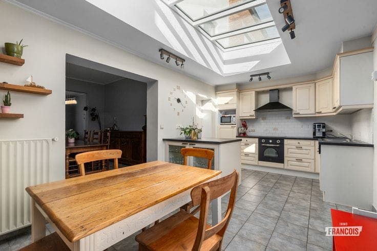 Spacious home with great potential on a 1,170 m² plot
