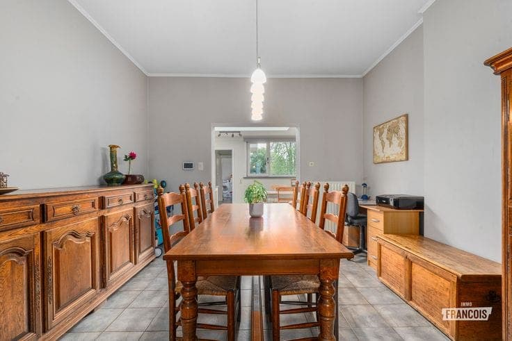 Spacious home with great potential on a 1,170 m² plot