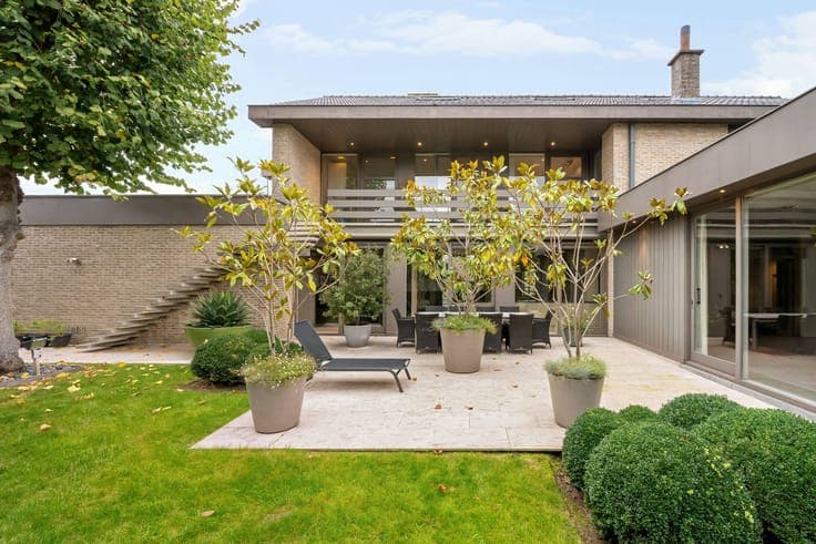 Unique single house with various options in Izegem