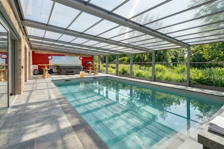 Exclusive villa : wellness area, residence, and pond views