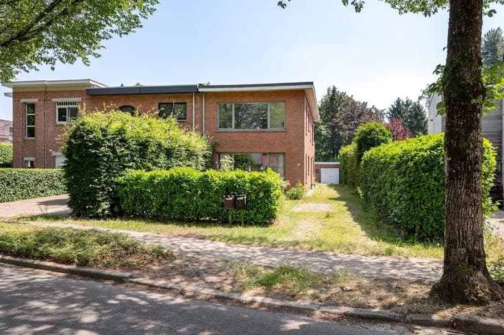 Appartementsgebouw met 2 units in groene Hoge Kaart, Brassch