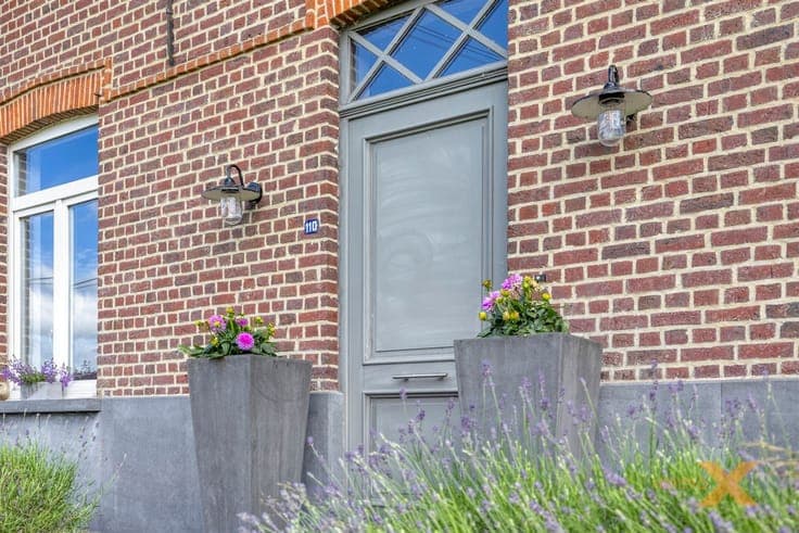 INSTAPKLARE HOEVEWONING MET STALLINGEN EN WEIDEN