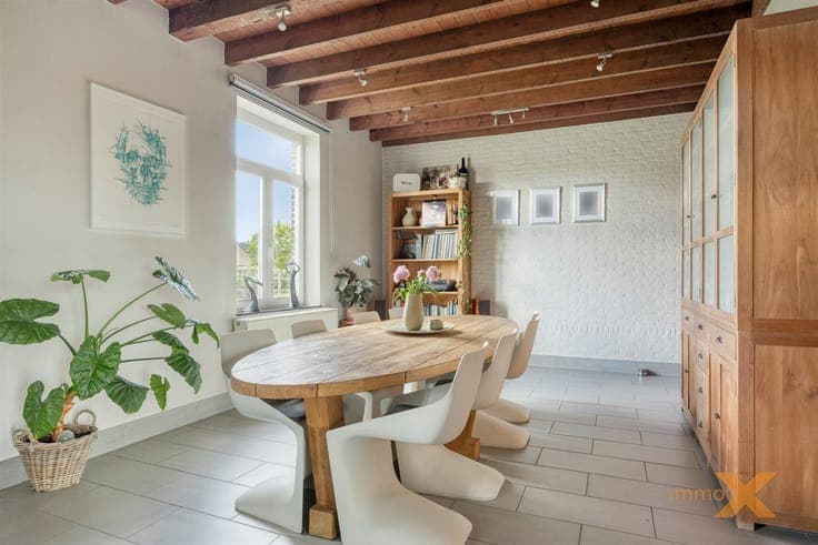 INSTAPKLARE HOEVEWONING MET STALLINGEN EN WEIDEN