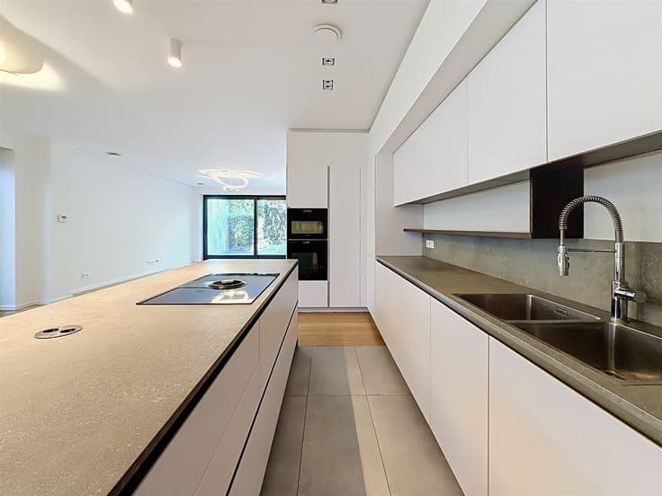 Atypical back house out of the ordinary