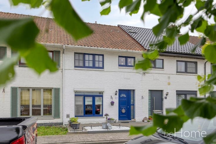 Charming Attached Home with Sunny Terrace Near Heuvelpark a