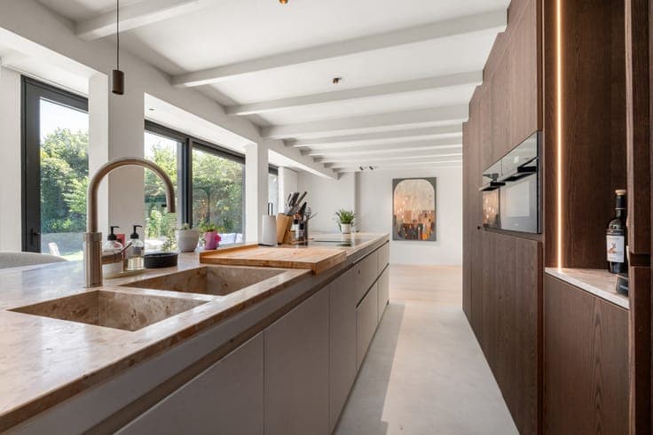 Newly renovated villa in a quiet cul-de-sac near the center