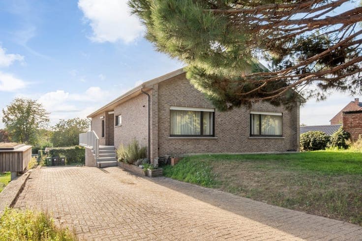 Mooi gerenoveerde woning met ruime kelder op een perceel ...