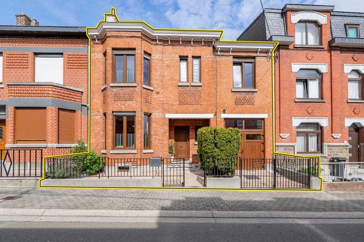 Spacious 5-bedroom house with a lovely garden in Loncin