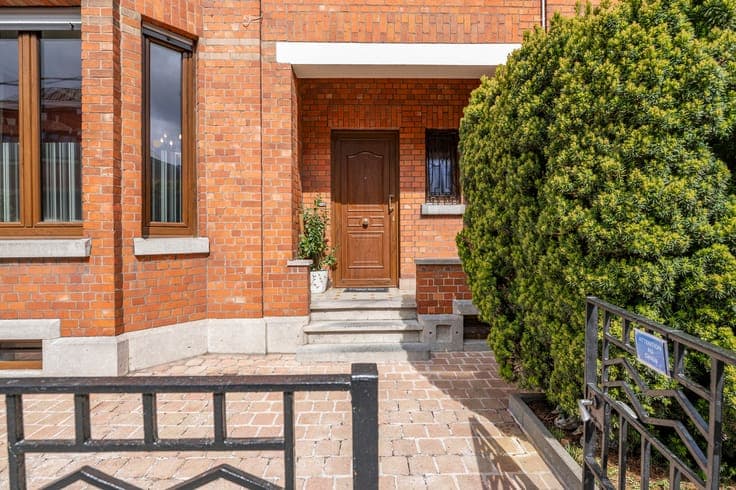 Spacious 5-bedroom house with a lovely garden in Loncin