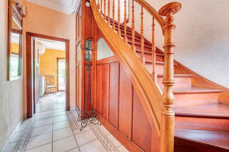 Spacious 5-bedroom house with a lovely garden in Loncin