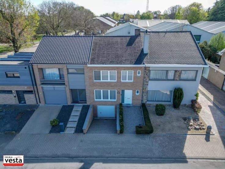 Spacious 4-Bedroom Family Home in Landen
