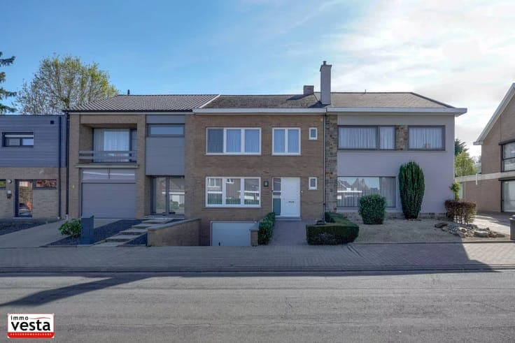 Spacious 4-Bedroom Family Home in Landen