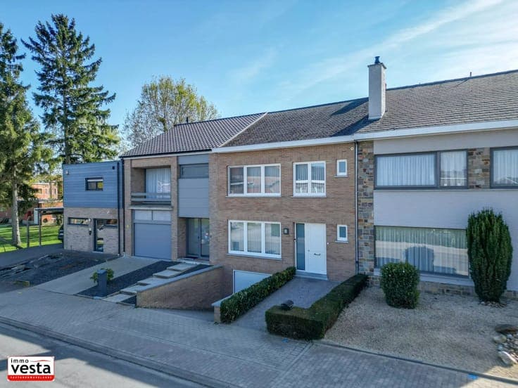 Spacious 4-Bedroom Family Home in Landen