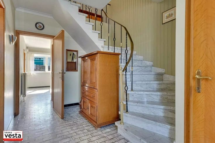 Spacious 4-Bedroom Family Home in Landen