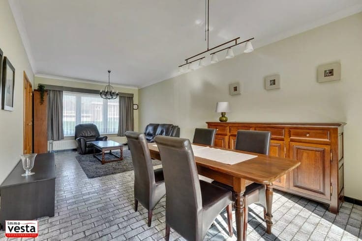 Spacious 4-Bedroom Family Home in Landen