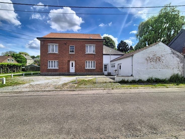 Maison 4 façades avec potentiel dans une rue en cul-de-sac