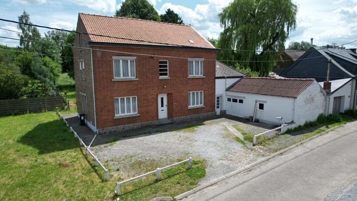 Maison 4 façades avec potentiel dans une rue en cul-de-sac