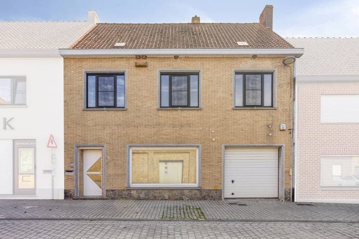 Exceptionally spacious house (307m²) for sale in the center
