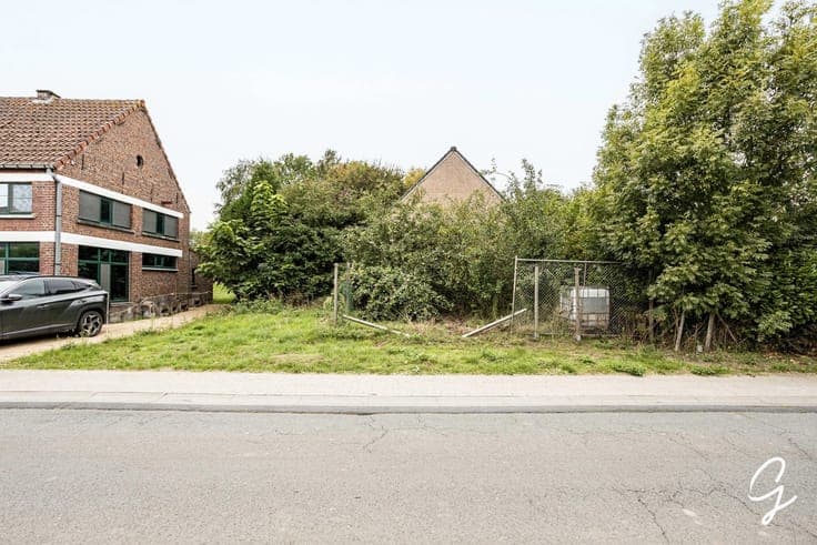 Country living with space for both living/working
