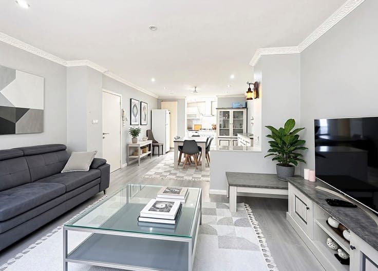 Spacious 4-bedroom house with studio