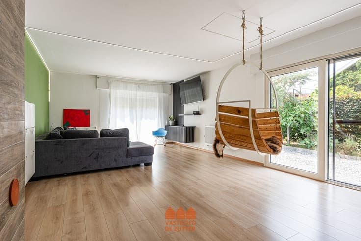 Recent gerenoveerde halfopen woning met 4 slaapkamers