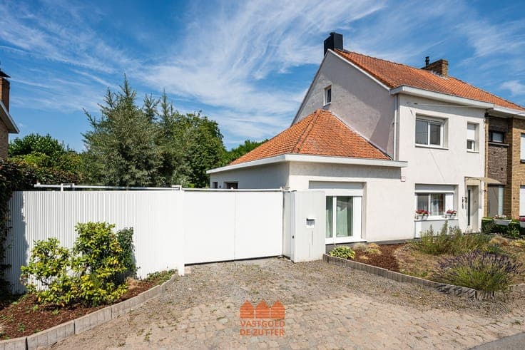 Recent gerenoveerde halfopen woning met 4 slaapkamers