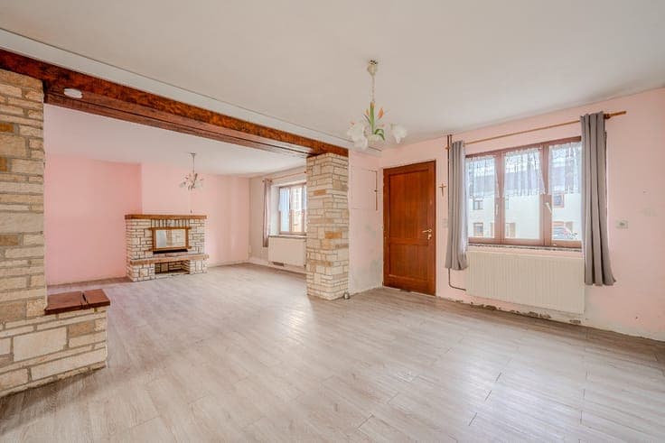 Charming 5-bedroom house with a terrace in Heer