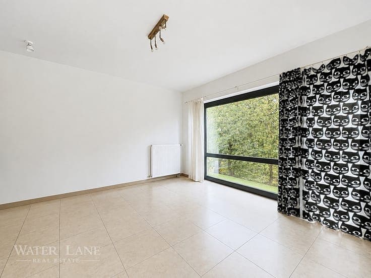 Beautiful 3-bedroom family home with a garage and basements