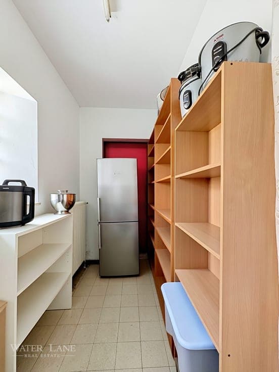 Beautiful 3-bedroom family home with a garage and basements