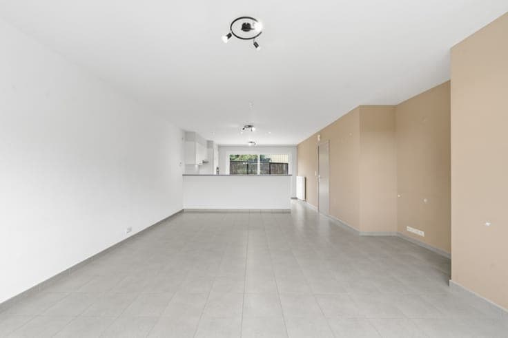 Move-in ready home in rural Izenberge