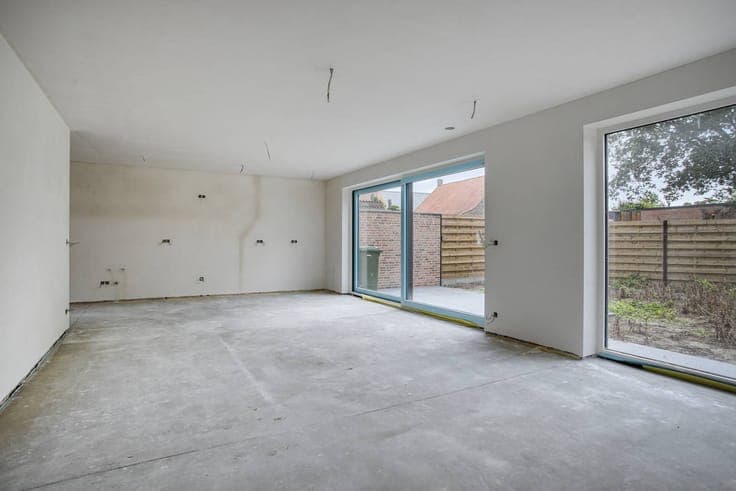 Semi-detached new-build house for sale with 3 rooms, drivewa
