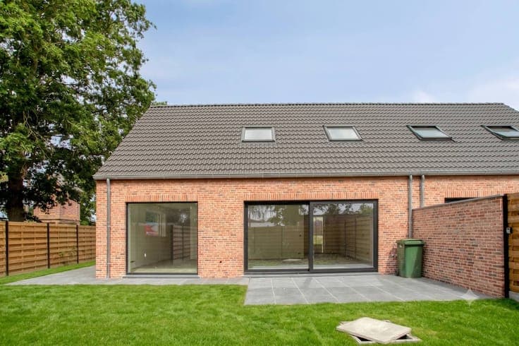 Semi-detached new-build house for sale with 3 rooms, drivewa