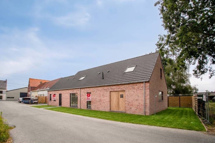 Semi-detached new-build house for sale with 3 rooms, drivewa