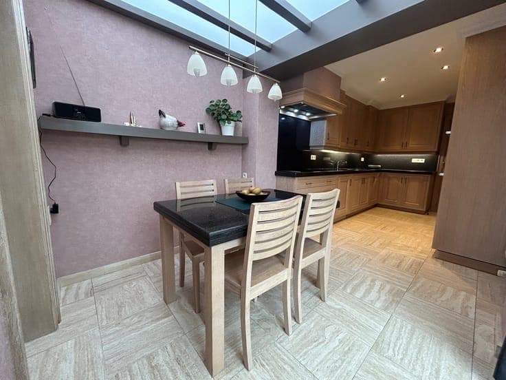 Move‑in ready detached house with large garden