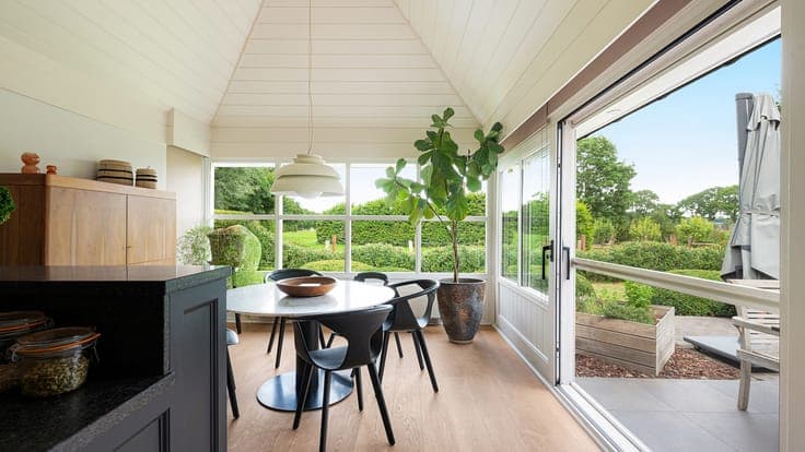 Country house for sale in Damme with open countryside views.