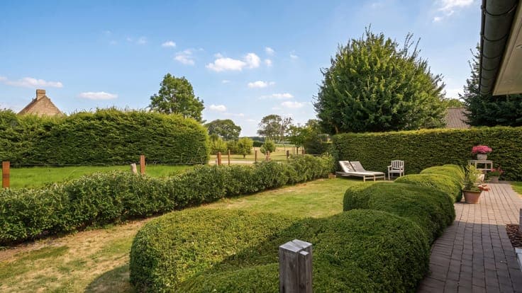 Country house for sale in Damme with open countryside views.
