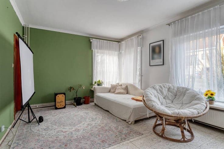 Family home to renovate with garden in a prime location