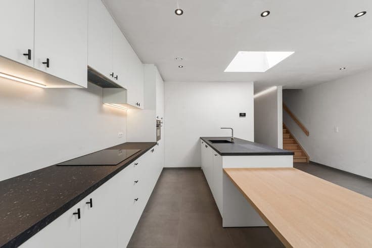 Instapklare, gerenoveerde woning met 4 slaapkamers vlakbi...